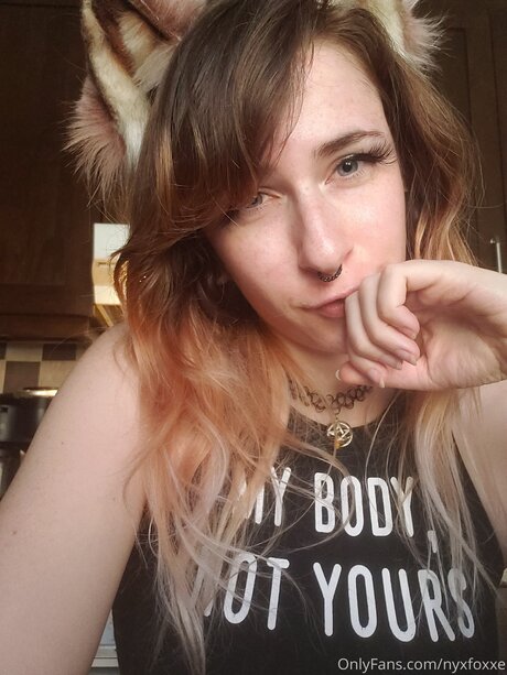 Nyx Foxxe kunst erotische galerie