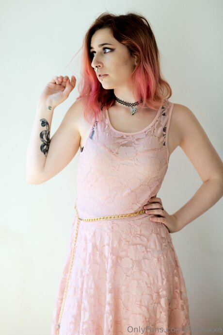 Nyx Foxxe erotische kostenlose bild