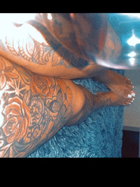 Pretty Tee_ perfekte heiße bild