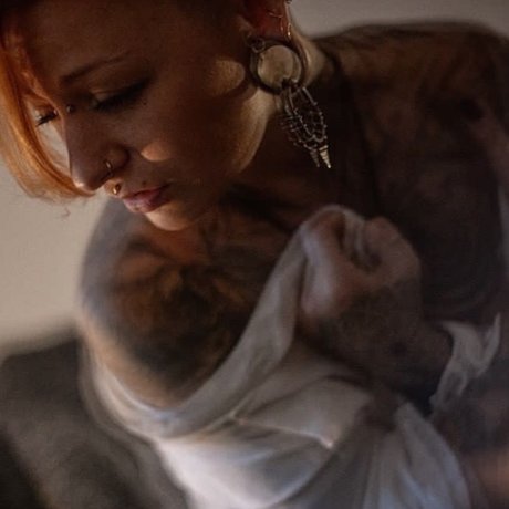 SinuousSerpentine porno nackte bild