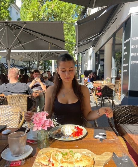 Siennarlv model nacktheit bild