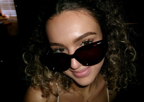 hollyfever pornostar kunst archiv