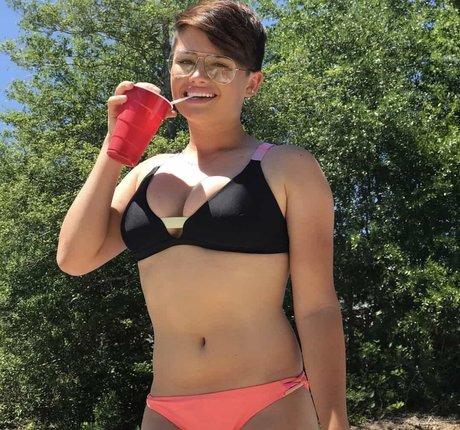 Hallie Clark schauspielerin pornographische bilder