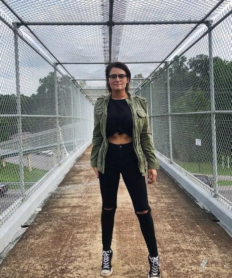 Hallie Clark kostenlose erwachsene fotos