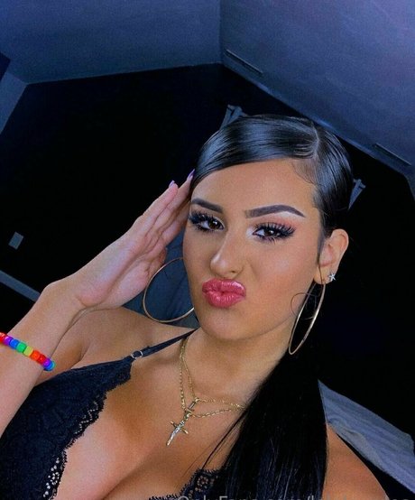 lolalourdes erwachsene nackten galerie