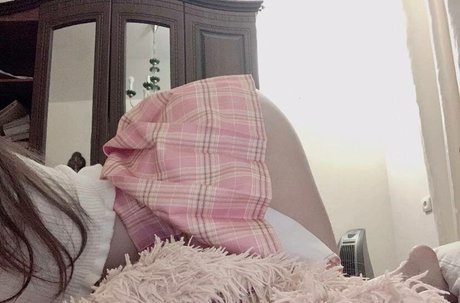 M uselessbeauty nackt sexy bilder