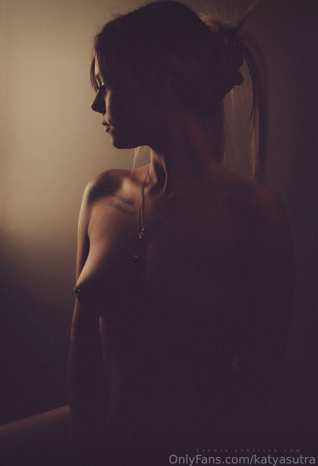 Katya sutra schöne akt bilder