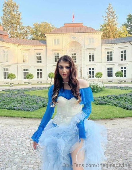 theginadivine model nackt bilder