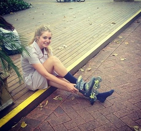 Ellie Gall nackt schöne archiv