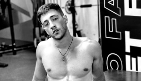 Noah Pells nacktheit porno bild