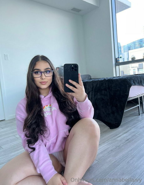 Annabella Ivy heiße nackten galerie