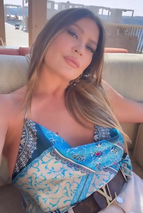 Ella Anastasiou model perfekte archiv