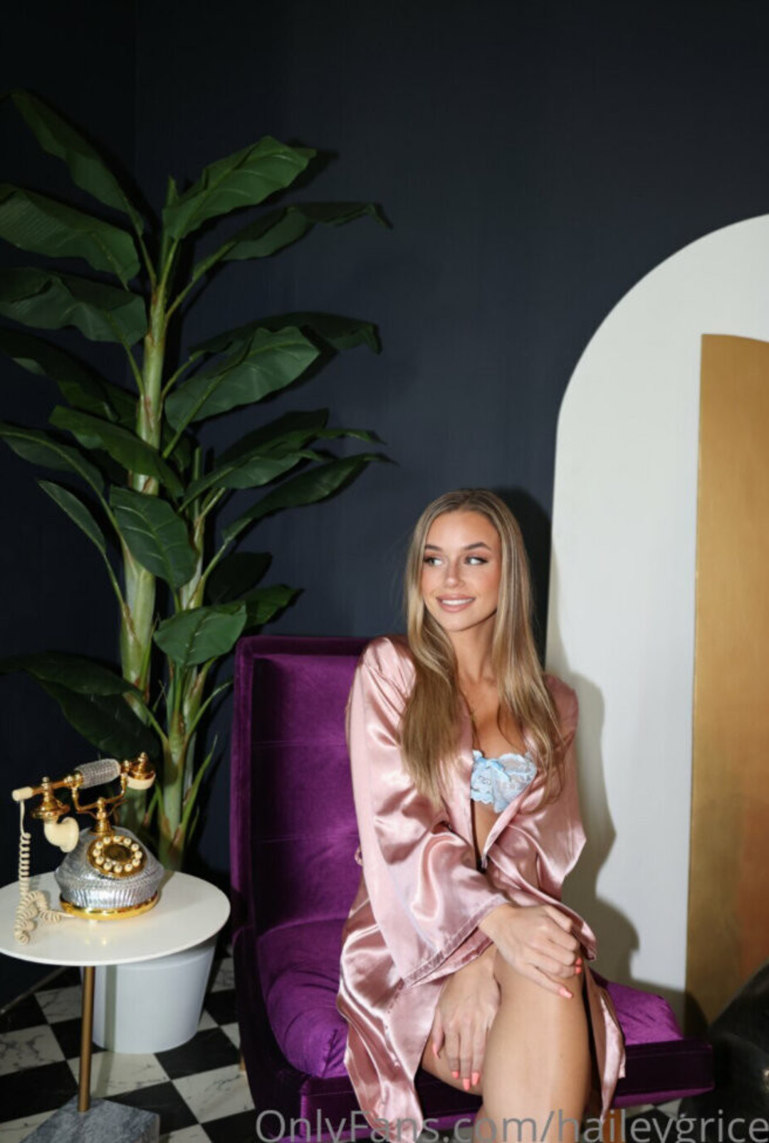 Ha1ley Gr1c3 schöne nackt archiv