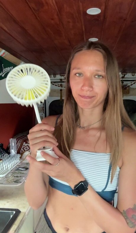 Nikita Crump schauspielerin schöne foto