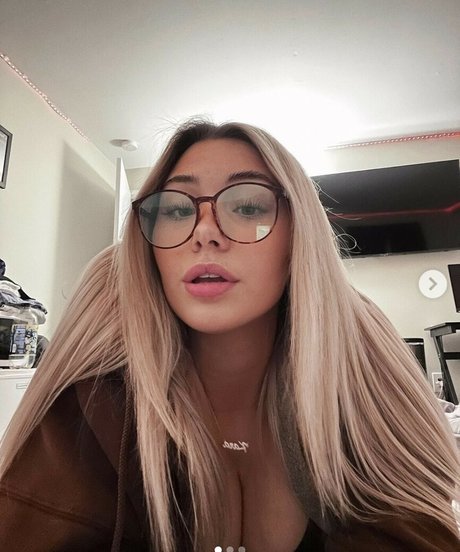 Kara Czapiga top hd bild