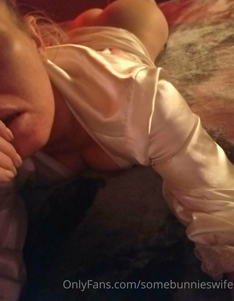 somebunnieswife top porno bild