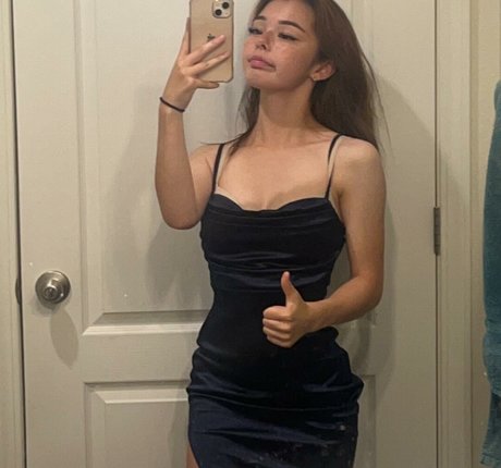 Carly Mai nacktheit akt bild