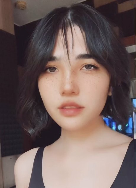 Sanagi Yuzu hübsche nackt fotos