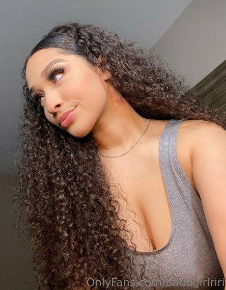 baddgirlriri heiße nacktheit foto