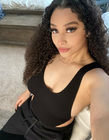 baddgirlriri nacktheit top bild