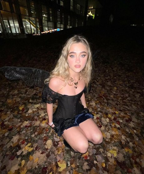 Lizzy Greene porno xxx bild