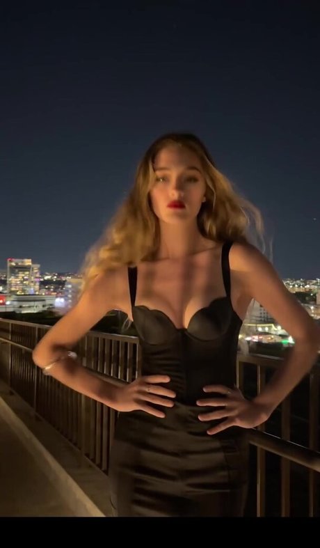 Lizzy Greene hübsche nackt fotos