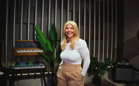 Beatrice Egli hd sexy foto