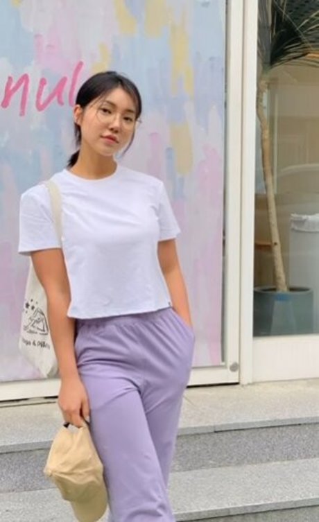 asiatische haarige onlyfans beste perfekte bilder