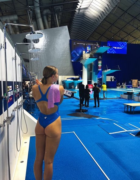 Caroline Kupka sexy hd foto