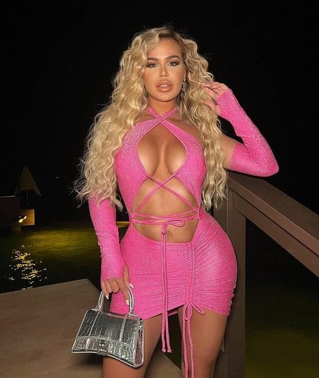 Vanessa Prado Gonzalez exklusive akt bild