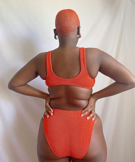 Jacinda nackt erwachsene foto