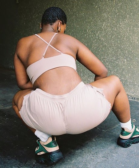 Jacinda erwachsene heiße galerien