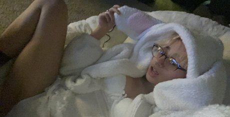 gremlinbae model nette galerie