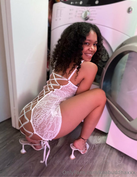 koabuddhaxxx schöne nackte bild