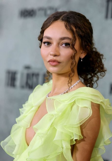 Nico Parker top nackt galerien