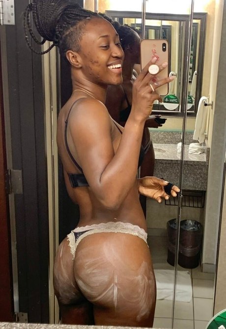 Queen Aminata hübsche sexy fotos