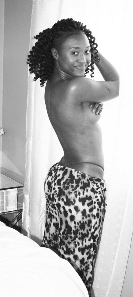 Queen Aminata beste akt bilder