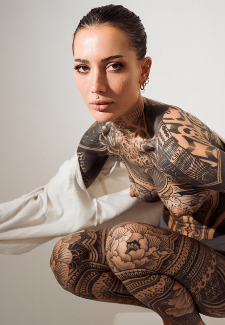 Leah Blum model nackt bild