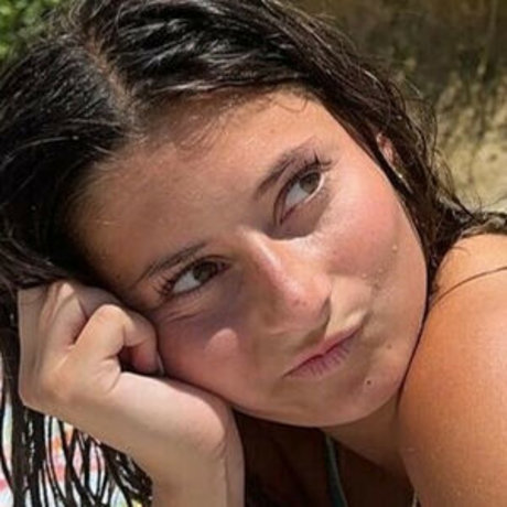 Meena Shahri pornostar akt bild