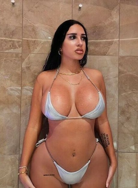 Mikaelabrbs nacktheit schöne galerien