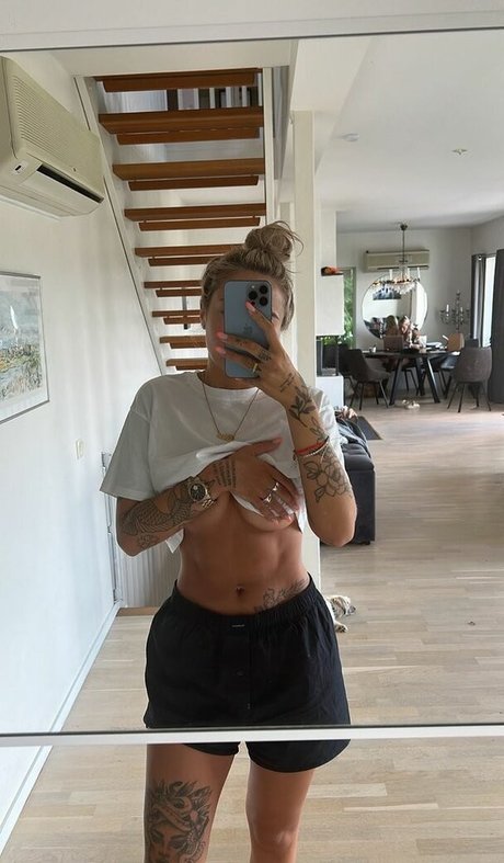 Nicci Hernestig model nackten fotos