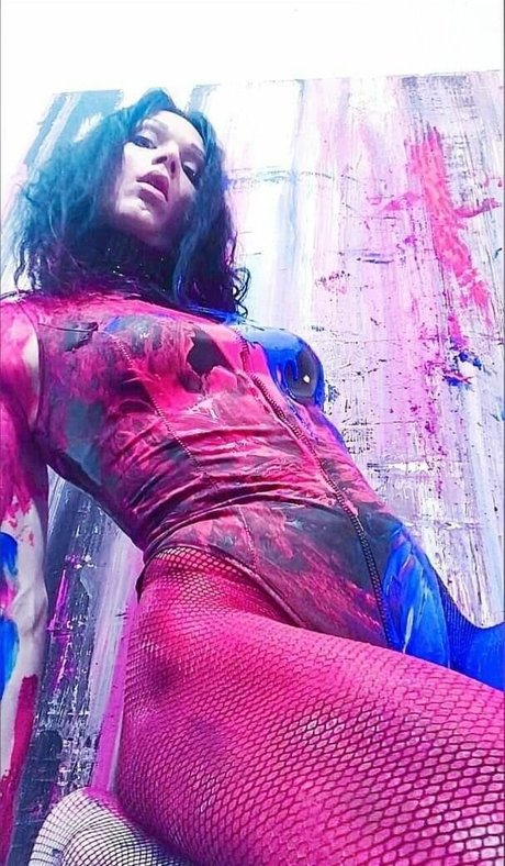 dünne ebenholz-onlyfans sexy akt foto