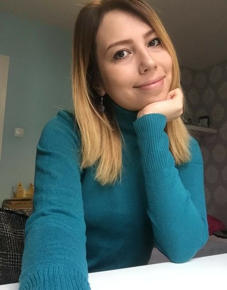 Yogsheee pornostar nackte archiv