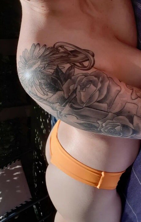 Salunes secret pornostar nette bild