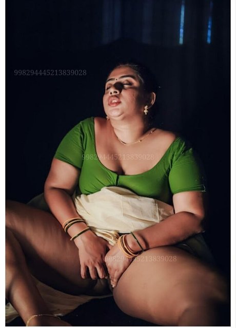 Nila Nambiar sexy schöne galerien