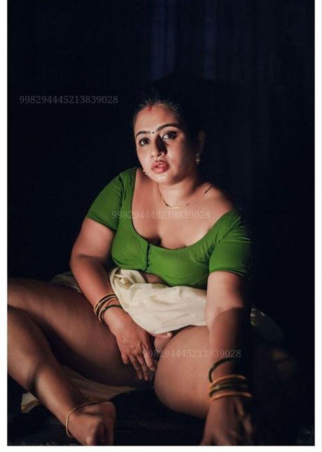 Nila Nambiar model heiße galerie