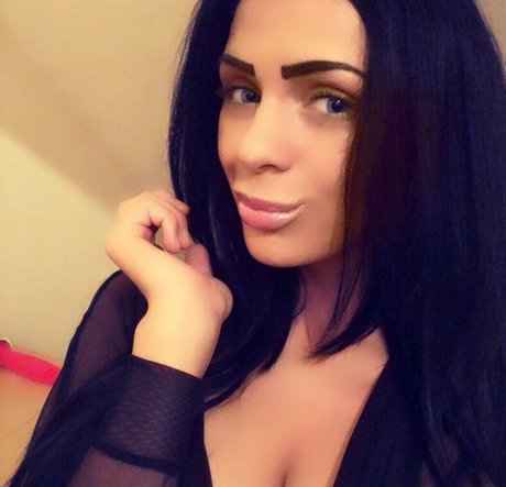 Iasmina Roxana model kunst galerien