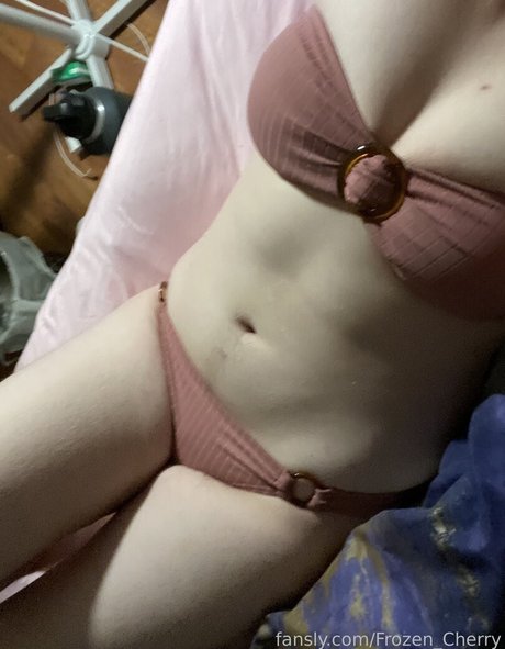 Frozen Cherry pornostar sexy galerie