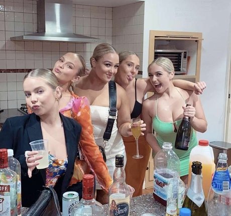 Arlea hübsche nackte bild