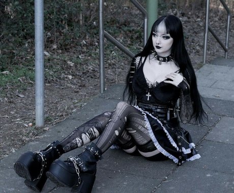 CreepyCassy freie top bild